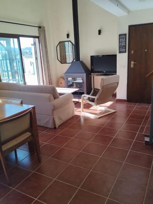 Suite En Sierramagna, Piscina Abierta El Ronquillo Luaran gambar